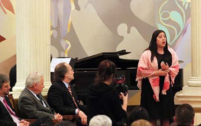 La soprano, Carolina Muñoz y el pianista, Alfredo Saavedra, amenizaron la ceremonia con la interpretación de piezas clásicas como "In Souvenir" y "Allerseelen", entre otras.