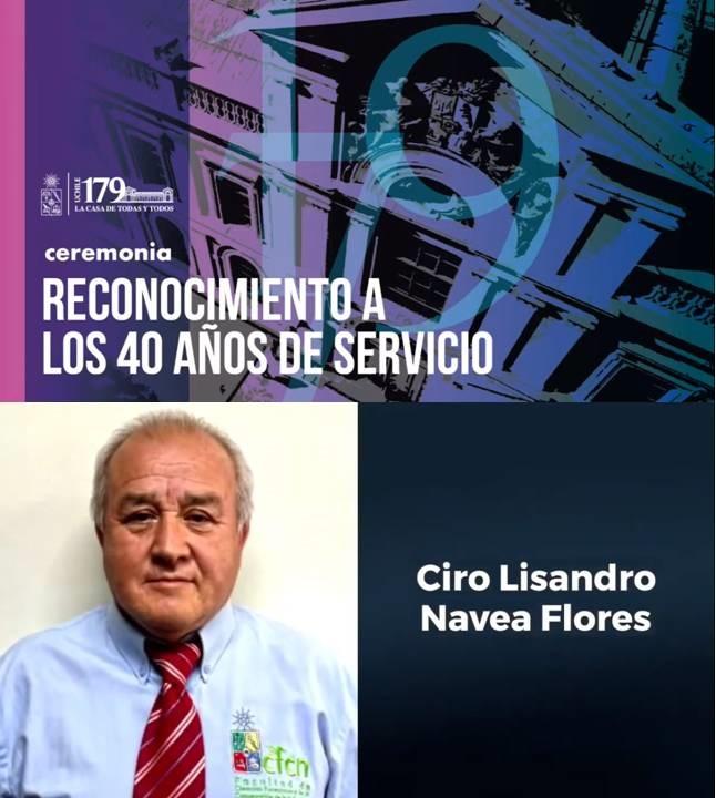 Ciro Navea se llevó el reconocimiento por los 40 años de servicio en la Universidad de Chile.
