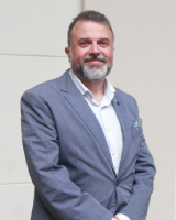 El académico Juan Pablo Fuentes.