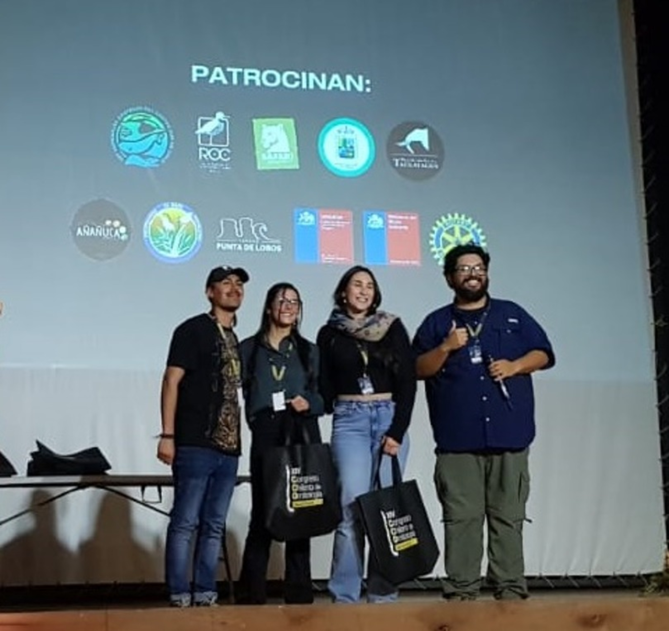 Carolina Mujica fue premiada como mejor presentación de pregrado con el estudio titulado: “Percepción y conocimiento de las aves en la ciudad por parte de estudiantes de la Universidad de Chile”