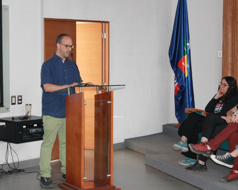 El académico y curador del Herbario EIF, Nicolás García, durante la ceremonia.