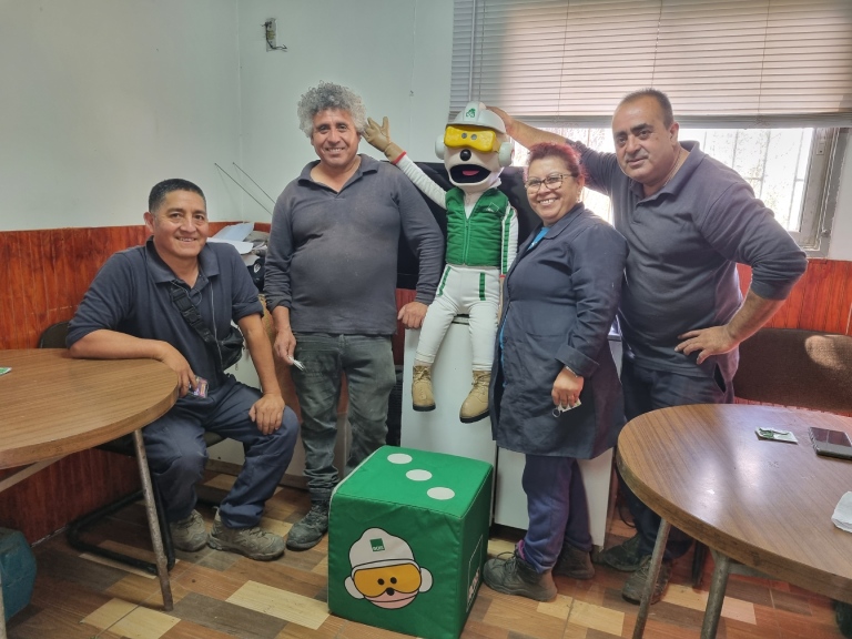 Mediante dinámicas las y los funcionarios de la FCFCN participaron de la campaña.