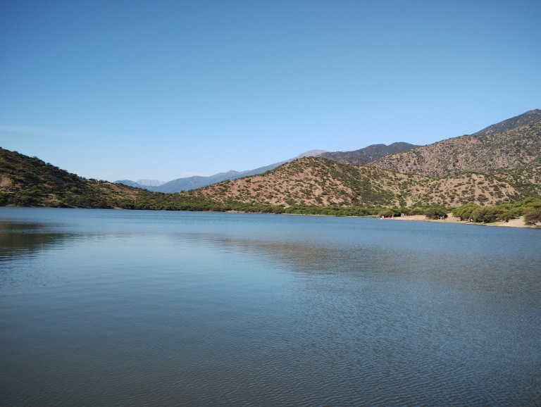 Este estudio representó un aporte a la conservación del Tranque Chada (Paine), siendo el primer registro de calidad de agua.