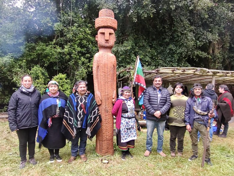 Ceremonia Nguillatun en conjunto de la Facultad de Ciencias Forestales y comunidad Williche en Frutillar, Chile.