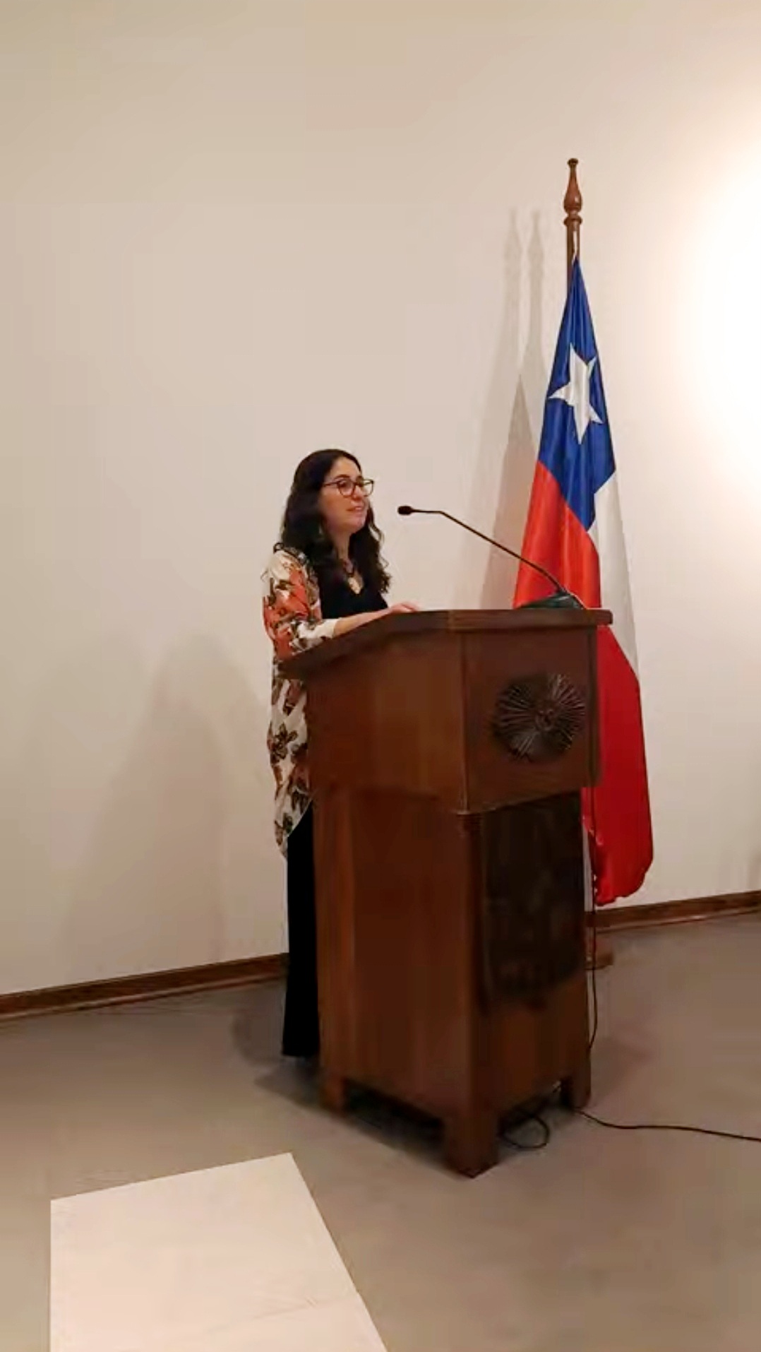 La académica y Directora de Extensión, Rosa Scherson, estuvo presente entregando sus palabras y felicitaciones a las y los nuevos graduados.