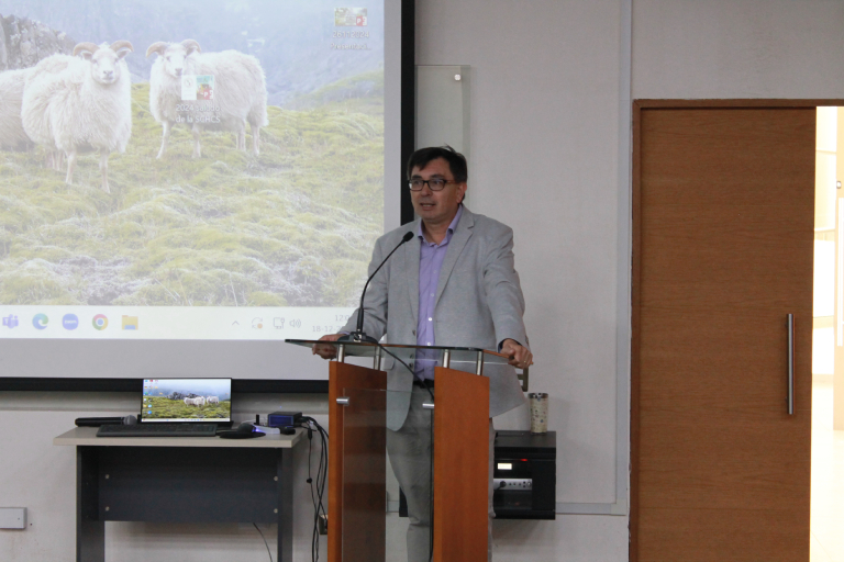 El decano de la Facultad de Ciencias Forestales y de la Conservación de la Naturaleza, Dr. Horacio Bown.