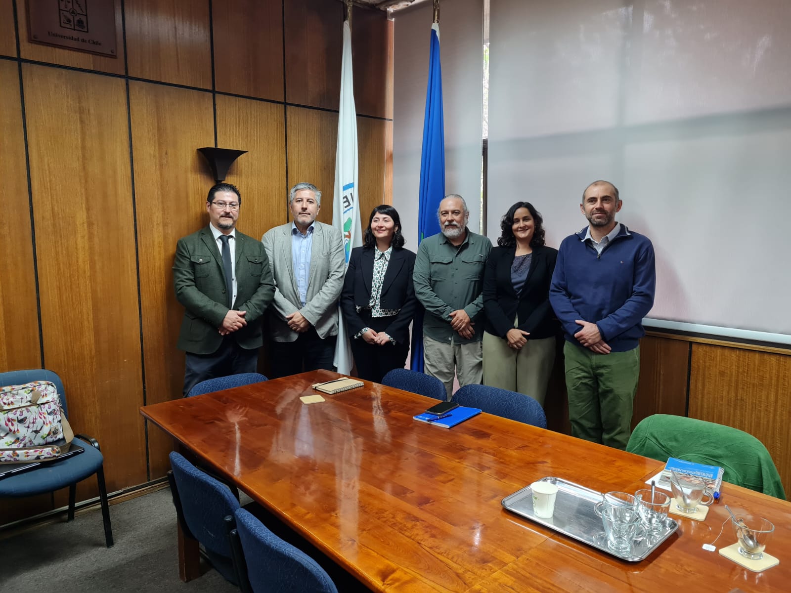 En la imagen (de izq. a der.) el académico Eduardo Martínez; el académico y director de CESAF, Carlos Magni; la estudiante Stefany Martínez, el académico Benito González, la académica Anahí Ocampo y el académico Juan Ovalle.