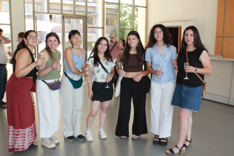 Diversas estudiantes y ahora profesionales de diversas carreras han pasado por la formación del Herbario EIF.