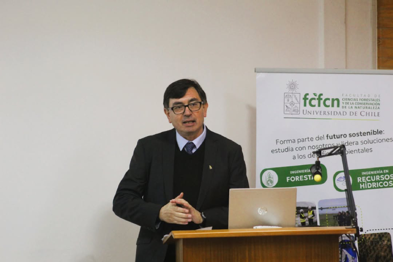 El Decano Horacio Bown destacó los avances en las diversas líneas institucionales de la Facultad durante la jornada.